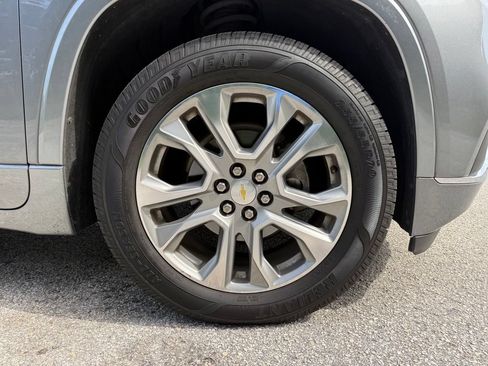 Used 2018 Chevrolet Traverse Premier w/ Driver Confidence II Package FWD image 6