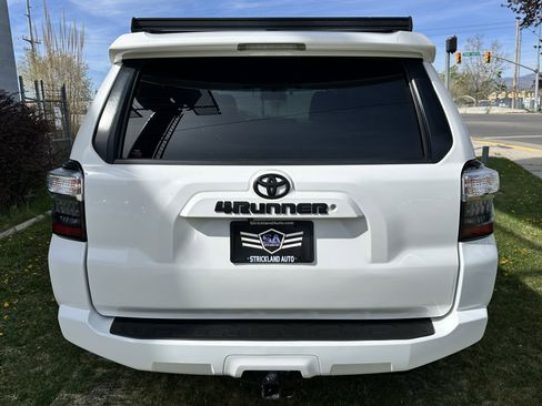 Used 2018 Toyota 4Runner SR5 image 8