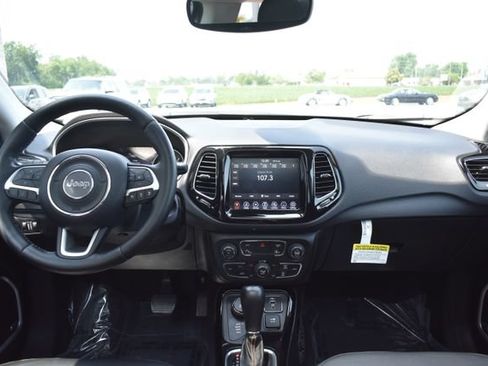 Used 2021 Jeep Compass Limited w/ Sun and Sound Group AWD/4WD image 36