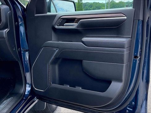 Used 2023 Chevrolet Silverado 1500 LT AWD/4WD image 12
