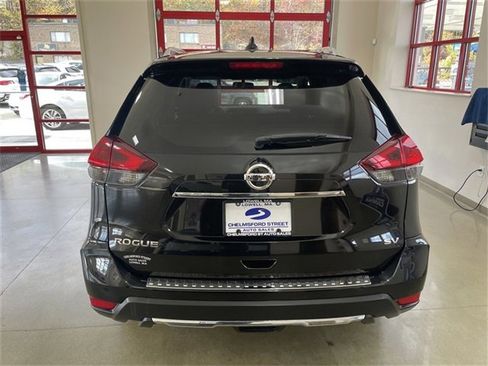 Used 2018 Nissan Rogue SV image 5