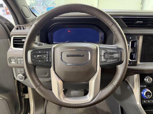 Used 2023 GMC Yukon XL Denali AWD/4WD image 16