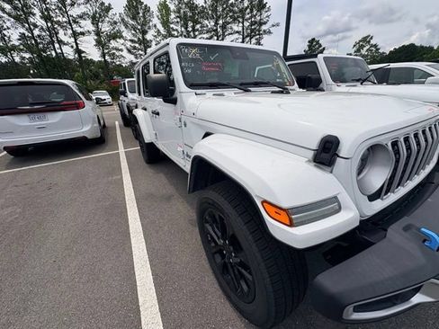 Used 2024 Jeep Wrangler Unlimited Sahara AWD/4WD image 11