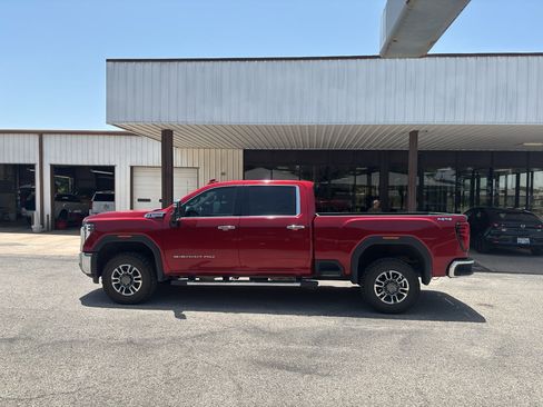 Used 2024 GMC Sierra 2500 SLT w/ SLT Premium Package AWD/4WD image 8