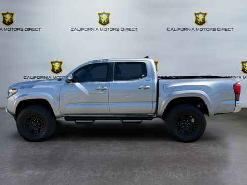 Used 2018 Toyota Tacoma SR5 RWD image 2