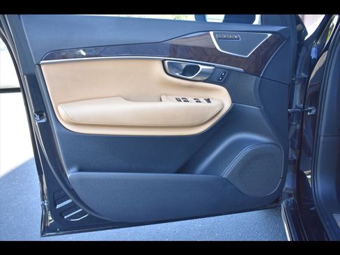 Used 2019 Volvo XC90 T6 Momentum image 17