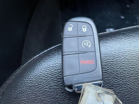 Used 2025 Jeep Compass Limited image 22