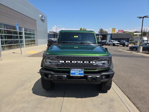 New 2025 Ford Bronco Badlands image 8