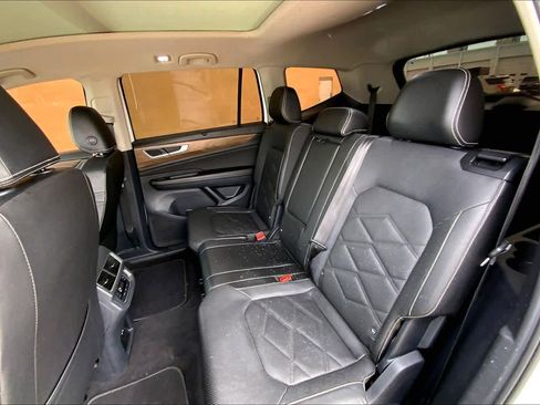 Used 2024 Volkswagen Atlas SE FWD image 21