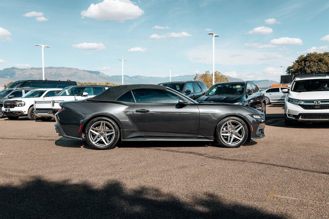 Used 2024 Ford Mustang Convertible RWD image 8