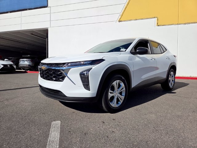 Certified 2026 Chevrolet Trax LS FWD image 2