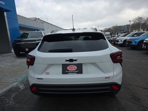New 2026 Chevrolet Trax RS w/ Sunroof Package image 5