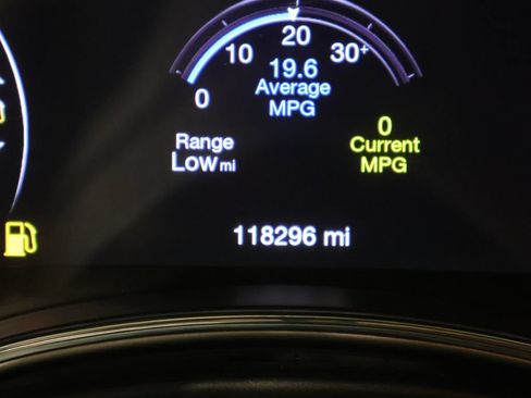 Used 2019 Jeep Grand Cherokee Laredo AWD/4WD image 38