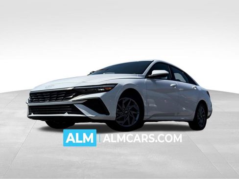 Used 2024 Hyundai Elantra SEL FWD image 1