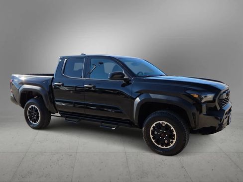 Used 2025 Toyota Tacoma TRD Off-Road image 2