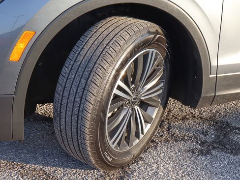 Used 2024 Volkswagen Tiguan Wolfsburg Edition image 17