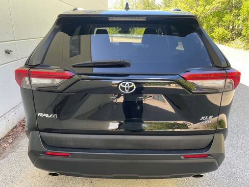 Used 2019 Toyota RAV4 XLE w/ Convenience Package AWD/4WD image 7