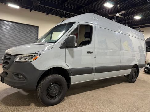 Used 2022 Mercedes-Benz Sprinter 2500 image 12