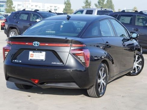 Used 2017 Toyota Mirai image 7