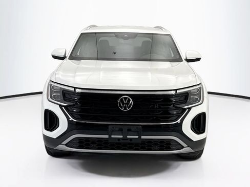 Used 2024 Volkswagen Atlas Cross Sport SE FWD image 2