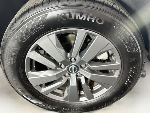 Used 2025 Nissan Pathfinder SV image 11