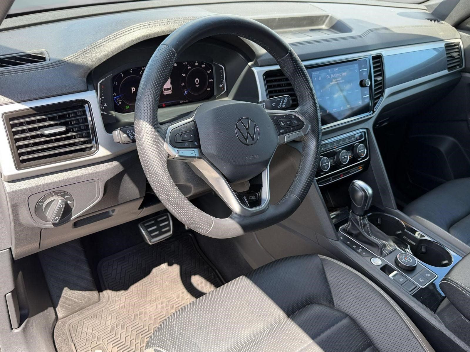 Certified 2023 Volkswagen Atlas Cross Sport SEL Premium R-Line AWD/4WD image 4