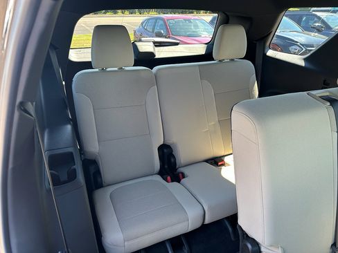 Used 2022 Chevrolet Traverse LS image 25