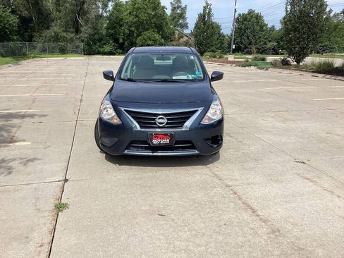 Used 2015 Nissan Versa SV FWD image 2