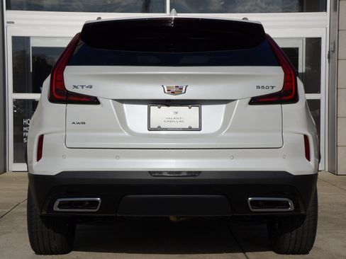 Used 2024 Cadillac XT4 Premium Luxury image 7