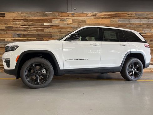 New 2025 Jeep Grand Cherokee Limited w/ Black Appearance Package image 51