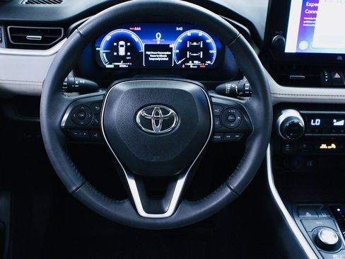 Used 2024 Toyota RAV4 Limited image 11