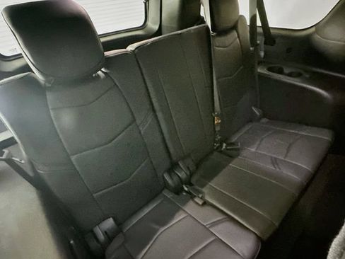 Used 2019 Cadillac Escalade ESV Platinum AWD/4WD image 29