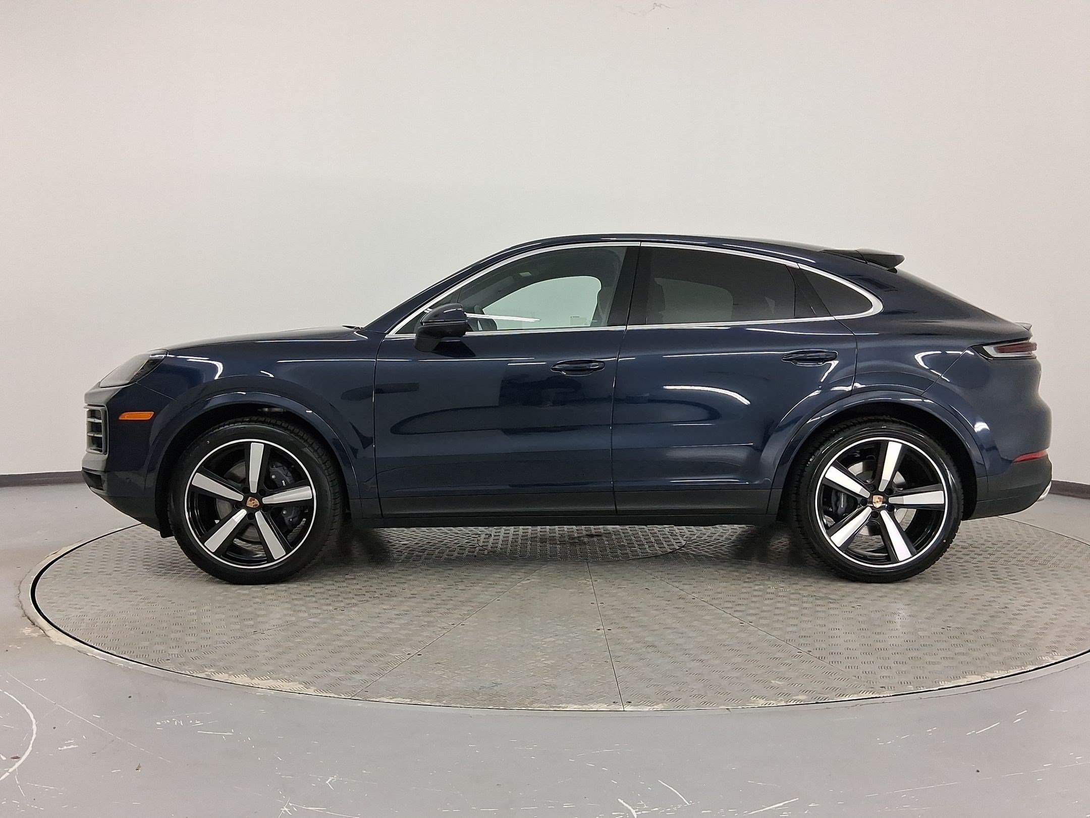 Used 2026 Porsche Cayenne Coupe AWD/4WD image 2