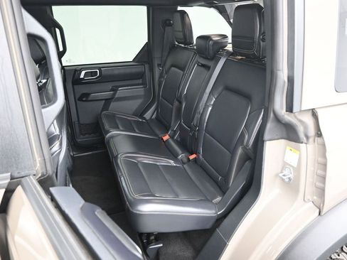 Used 2025 Ford Bronco Badlands image 21