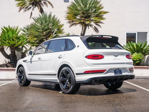 Used 2025 Bentley Bentayga Extended Wheelbase image 3