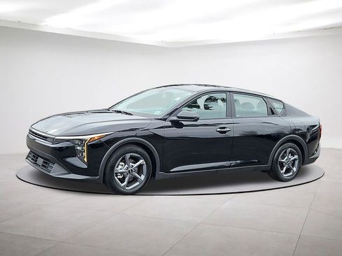 Used 2025 Kia K4 LXS image 3