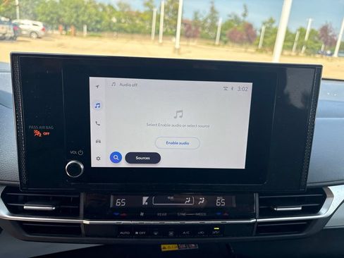 Used 2025 Toyota Sienna LE FWD image 17