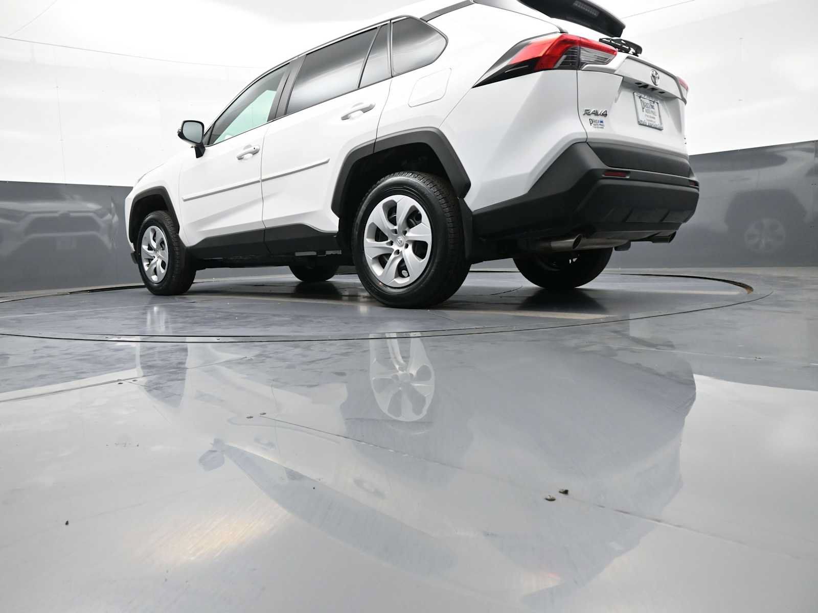 Certified 2023 Toyota RAV4 LE AWD/4WD image 31