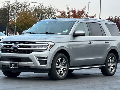 Used 2023 Ford Expedition Limited image 8