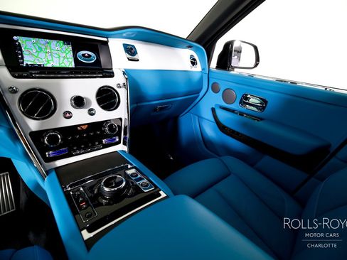 Used 2024 Rolls-Royce Cullinan AWD/4WD image 16