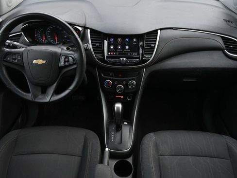 Used 2020 Chevrolet Trax LT FWD image 12