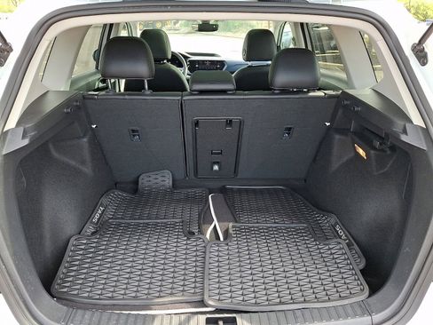 Used 2023 Volkswagen Taos SE w/ Panoramic Sunroof Package image 28