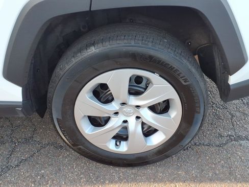 Used 2025 Toyota RAV4 LE AWD/4WD image 9