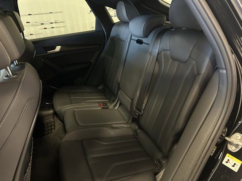 Used 2023 Audi Q5 2.0T Premium w/ Convenience Package image 21