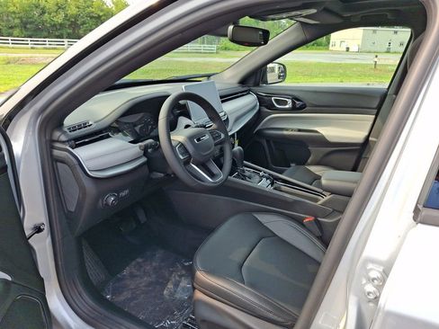 New 2025 Jeep Compass Limited w/ Sun & Sound Group image 9