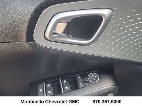 Used 2025 Kia Soul LX w/ LX Technology Package FWD image 13