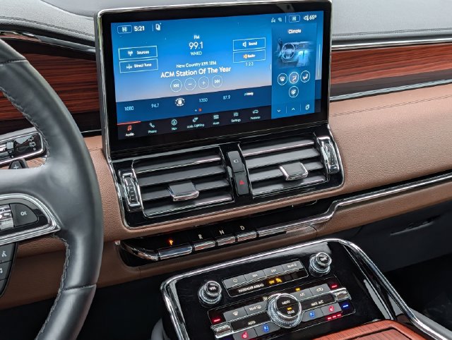 Used 2024 Lincoln Navigator L Reserve AWD/4WD image 17