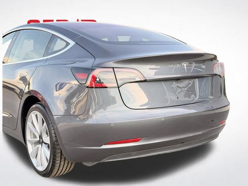 Used 2018 Tesla Model 3 Mid Range RWD image 3