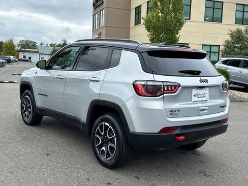 Used 2024 Jeep Compass Trailhawk image 2