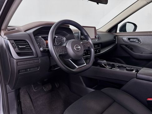 Used 2023 Nissan Rogue S AWD/4WD image 9